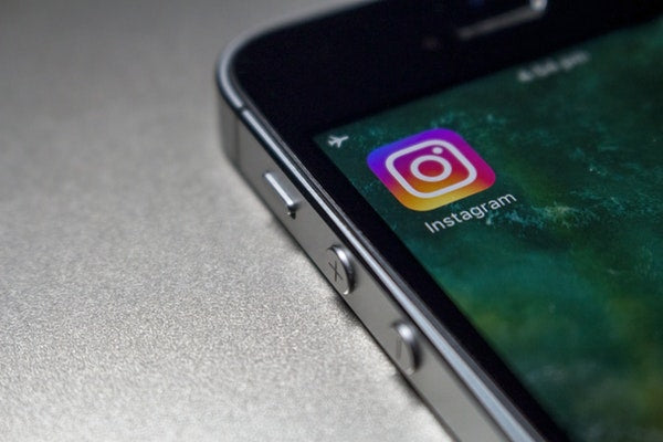 4 Ways to Avoid Social Media Depression During the Holidays